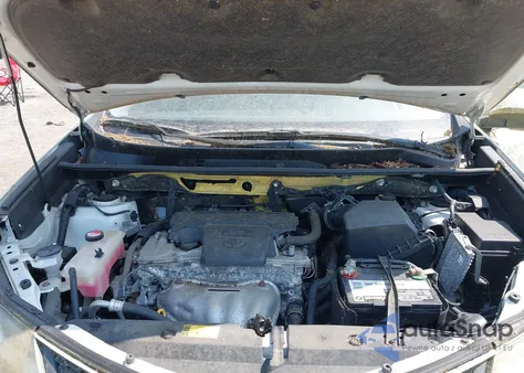 2015 Toyota Rav4 Xle z USA, uszkodzony, nr VIN JTMRFREV6FJ019556